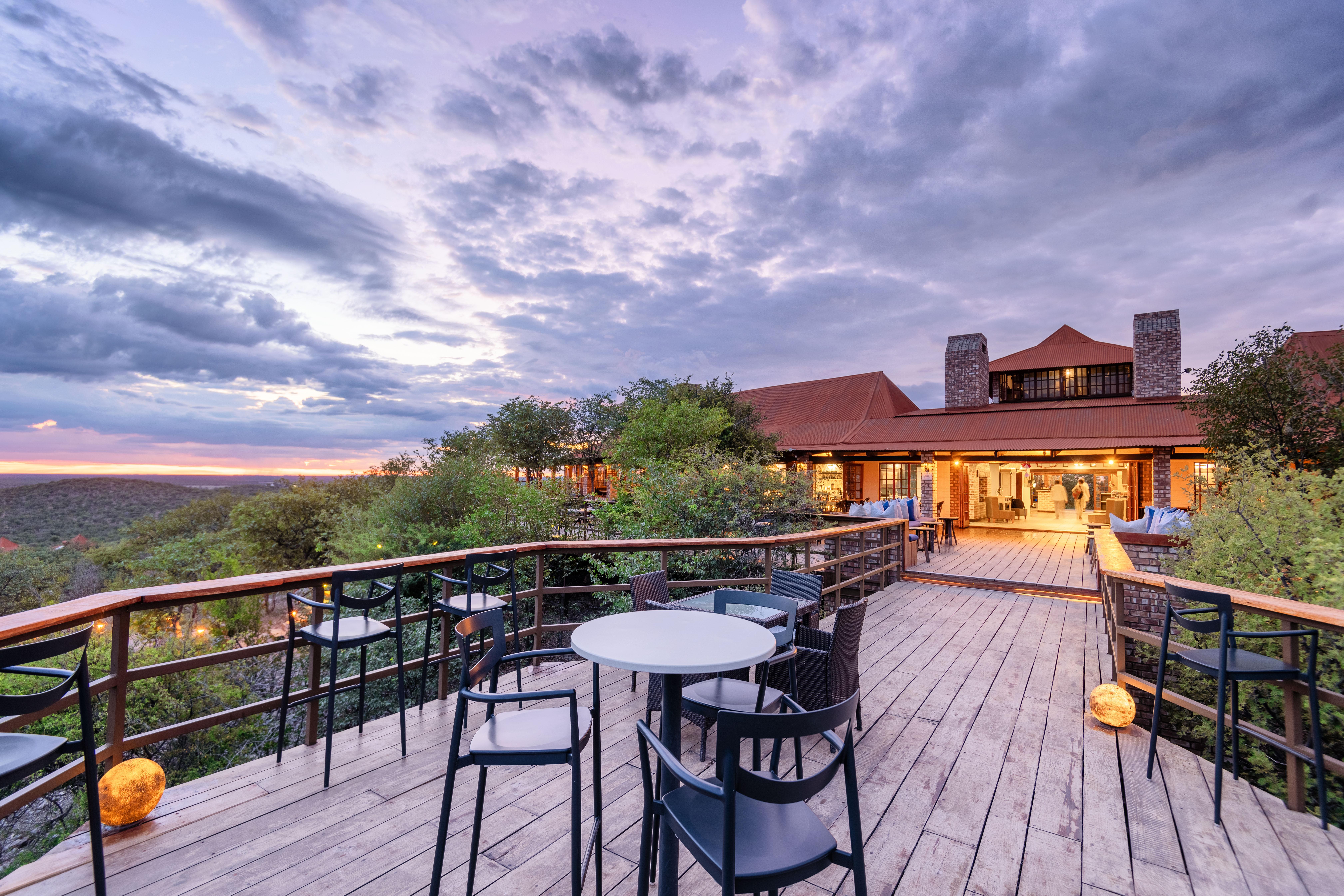 Gondwana Etosha Safari Lodge โอเคาเควโย ภายนอก รูปภาพ