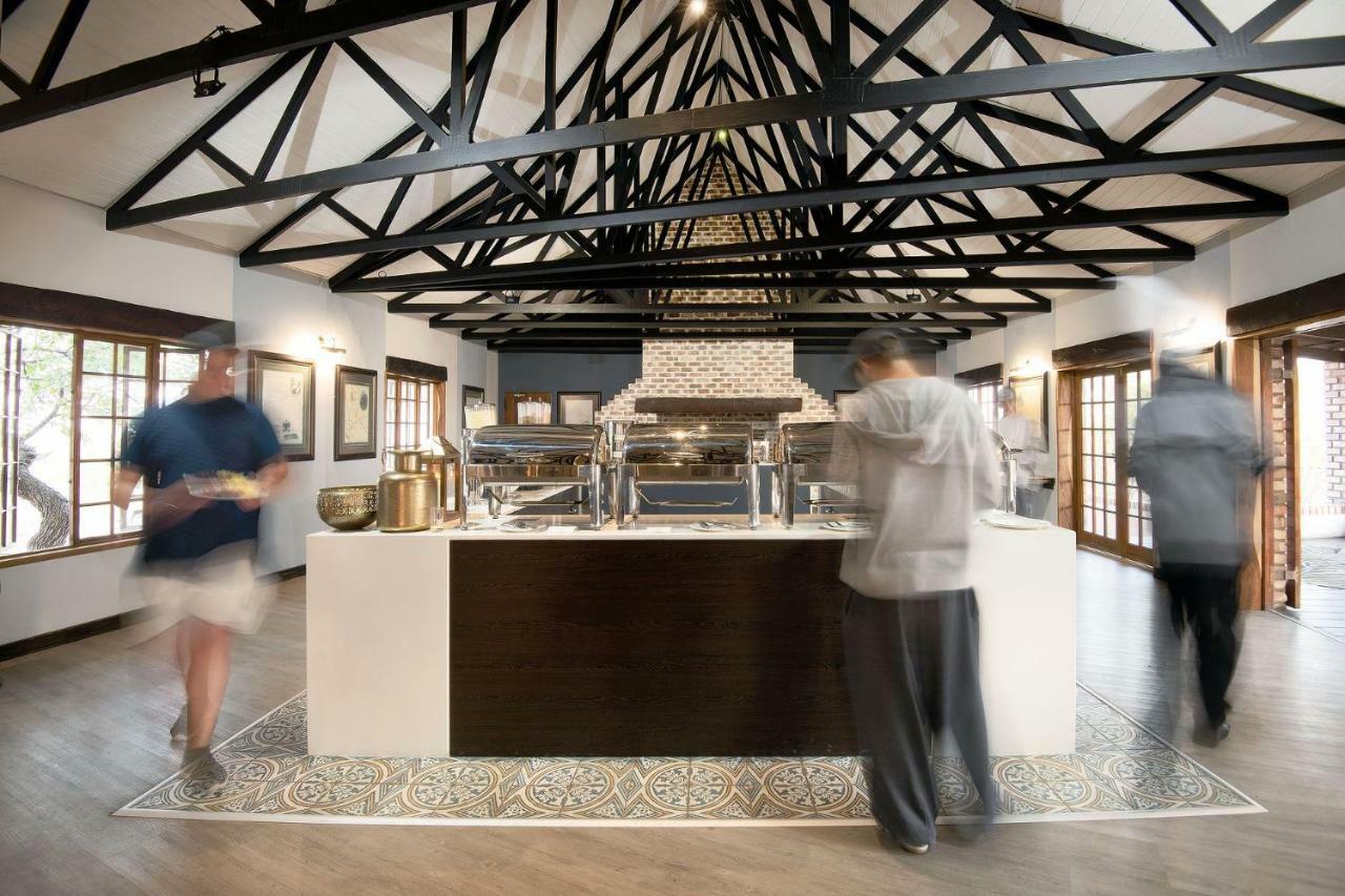 Gondwana Etosha Safari Lodge โอเคาเควโย ภายนอก รูปภาพ