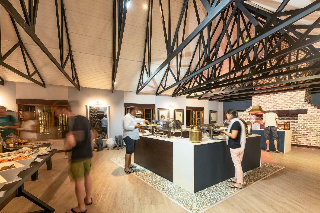 Gondwana Etosha Safari Lodge โอเคาเควโย ภายนอก รูปภาพ