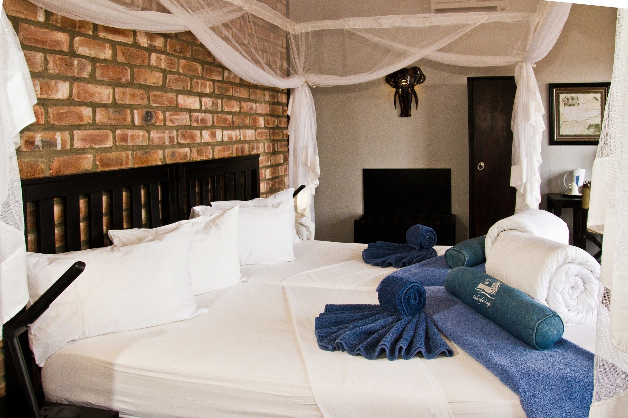 Gondwana Etosha Safari Lodge โอเคาเควโย ภายนอก รูปภาพ