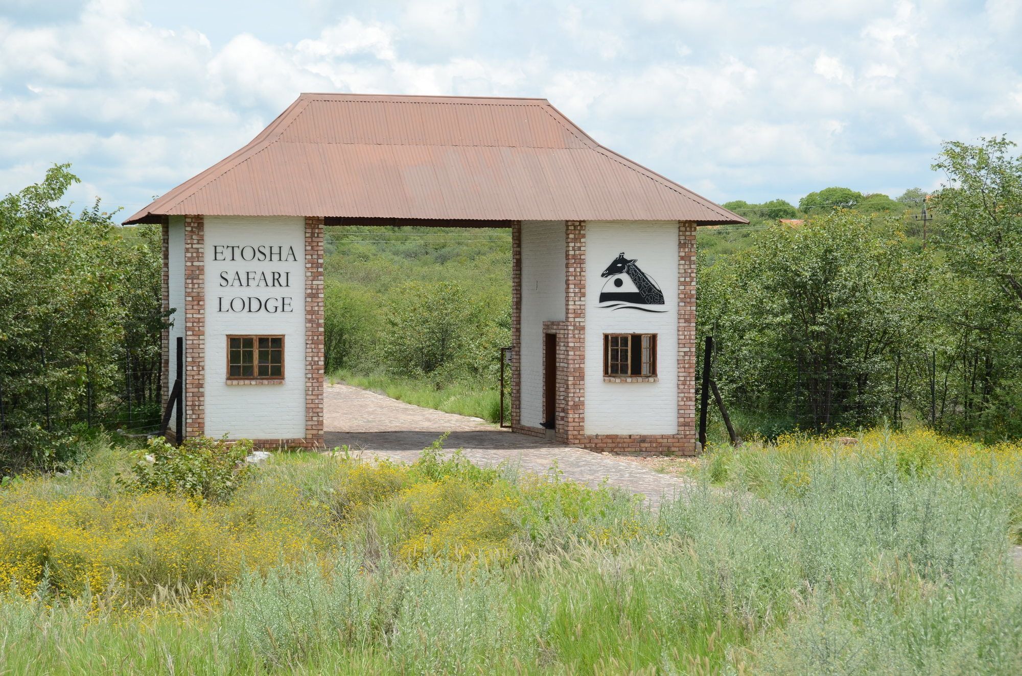 Gondwana Etosha Safari Lodge โอเคาเควโย ภายนอก รูปภาพ