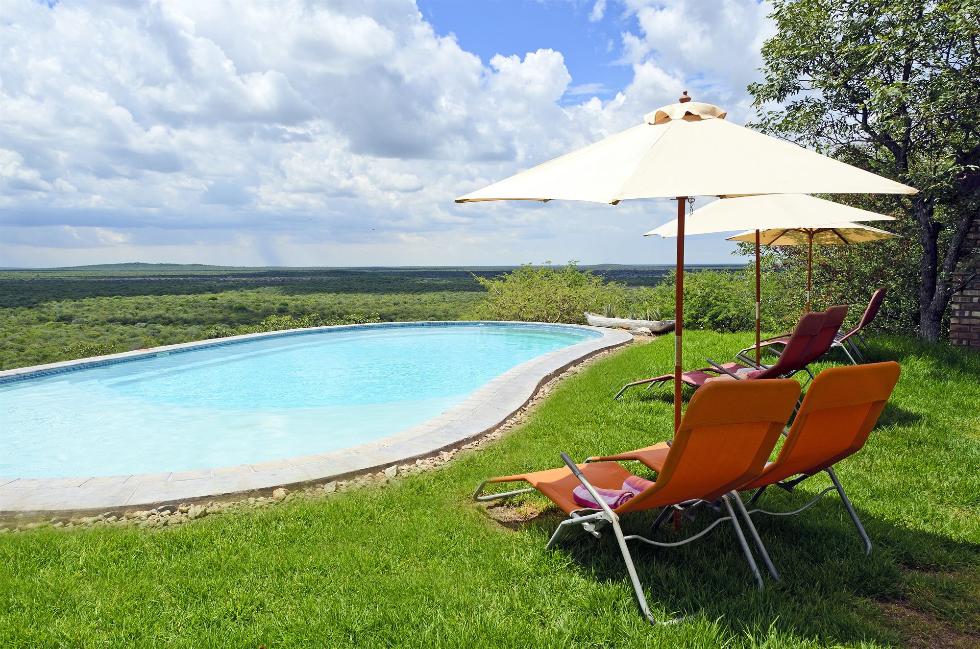 Gondwana Etosha Safari Lodge โอเคาเควโย ภายนอก รูปภาพ