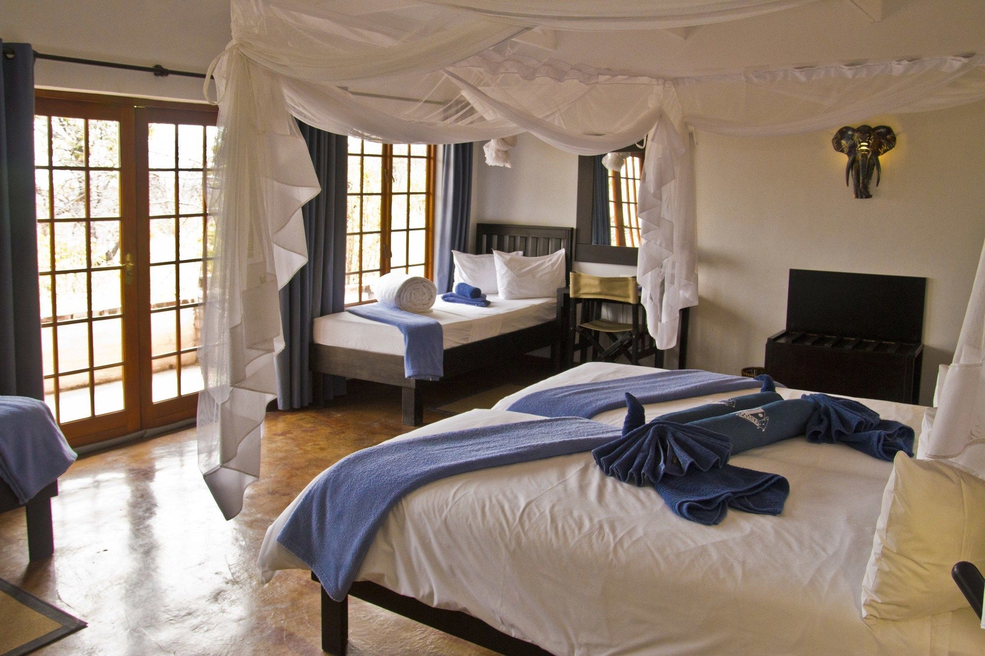 Gondwana Etosha Safari Lodge โอเคาเควโย ภายนอก รูปภาพ